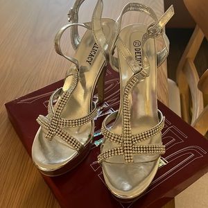 Delicacy Pageant or Prom heels